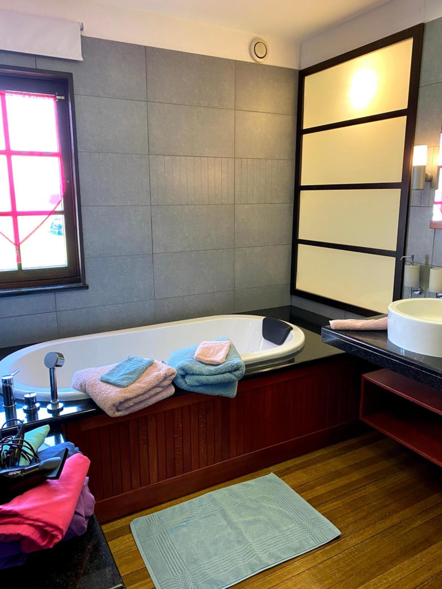 Grand-Reng Le Chateau De Frankie Spas-Saunas מראה חיצוני תמונה